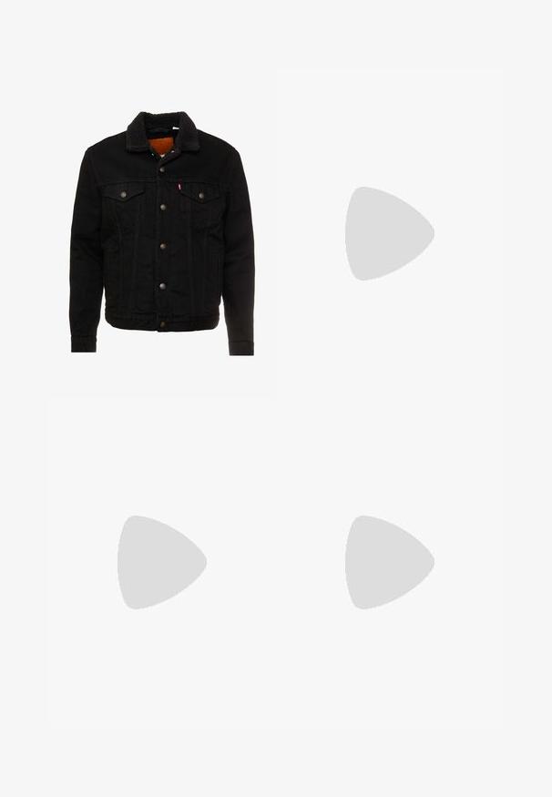 Chaqueta de mezclilla negra con cuello de piel sintética, presenta botones de metal, bolsillos en el pecho y un acabado texturizado. Diseño clásico con un ajuste relajado.; Camiseta de algodón color verde oliva con un patrón de teñido anudado blanco en la mitad inferior, cuello redondo, mangas cortas y un pequeño logo rojo de Levi's en el pecho.; Jeans de mezclilla gris con cintura alta, diseño de pierna recta, ligero desgaste, cinco bolsillos y cierre de botón metálico.; Zapatillas de running para hombre en malla negra con acentos en plata reflectante, que cuentan con una suela acolchada y una superficie texturizada para mayor agarre.
