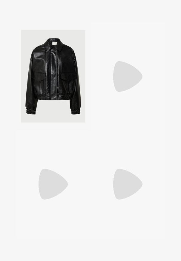 Musta keinonahkainen takki, jossa on terävä kaulus, etutaskut, elastiset hihansuut ja joustava helma harmaalla taustalla.; Valkoinen lyhythihainen bodysuit, joka on valmistettu sileästä, venyvästä kankaasta. Varustettu pyöreällä kaula-aukolla ja thong-takasuunnittelulla. Minimalistinen ja vartalonmyötäinen.; Musta minihame, joka on valmistettu sileästä, joustavasta kankaasta; siinä on suora leikkaus, huomaamaton helma ja ei näkyviä kiinnittimiä tai kuvioita.; Musta lakatun nahka loaferit paksulla, sahalaitaisella mustalla pohjalla ja kultaisella varusteella edessä. Suoraviivainen pinta, klassinen muotoilu.; Musta muovinen silmälasi, jossa on soikea muoto, läpinäkyvät linssit ja yksi violetti korostus vasemmassa linssissä. Tyylikäs, minimalistinen muotoilu.