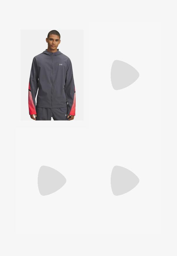 Graue Zip-Jacke mit Kapuze, die rote gestreifte Akzente an den Ärmeln und schwarze Details aufweist. Hergestellt aus leichtem, glattem Material.; Korallefarbendes Baumwoll-T-Shirt mit kurzen Ärmeln, ausgestattet mit einem gestickten "Champion"-Logo auf der Brust und einem kleinen Logo auf dem Ärmel.; Graue Sportpants mit elastischem Bund, Seitentaschen und weißen Akzenten. Hergestellt aus einem glatten, leichten Material.; Weiße Sportschuhe mit strukturiertem Mesh-Obermaterial, kombiniert mit hellblauen gerippten Socken mit einem Logo. Graue Sportshorts mit perforiertem Saum.