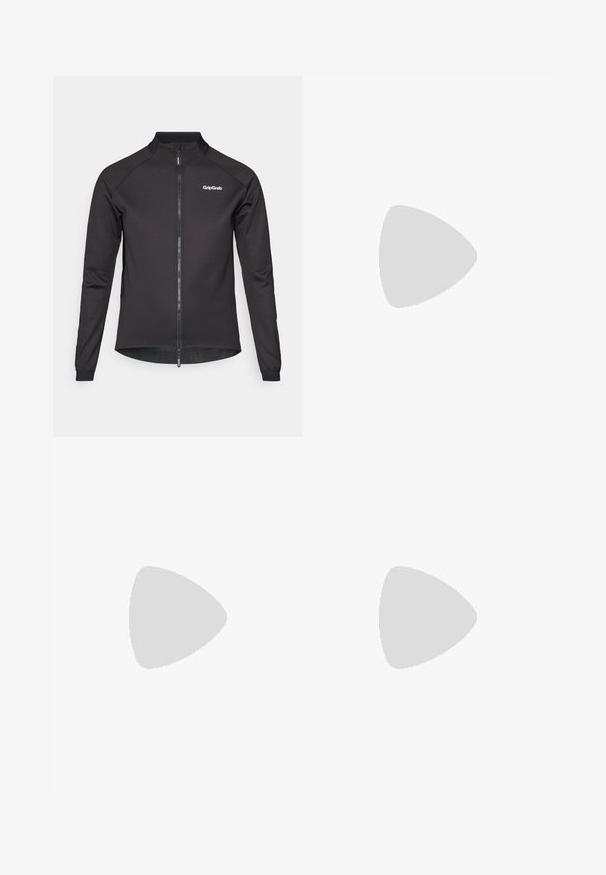 Zwarte fietsjack met een ritssluiting aan de voorkant, lange mouwen en een hoge kraag. Bevat het GripGrab-logo op de linker borst en heeft mesh accenten aan de zoom.; Witte blouse met lange mouwen van gestructureerde stof, voorzien van een ronde halslijn en raglanmouwen, met een klein zwart logo-label aan de zoom.; Zwarte fietsshorts met een gestructureerde bretel, voorzien van een gevoerde zitgedeelte en een aansluitend ontwerp met een gladde afwerking.; Zwarte hardloopschoen met een Gore-Tex bovenwerk, roze accenten, geprofileerde buitenzool en opvallende branding. Lichtgewicht ontwerp voor buitenprestaties.; Sportzonnebril met een zwart frame, witte accenten en blauwe gefacetteerde spiegellenzen. Geverfde witte en zwarte geblokte pootjes.