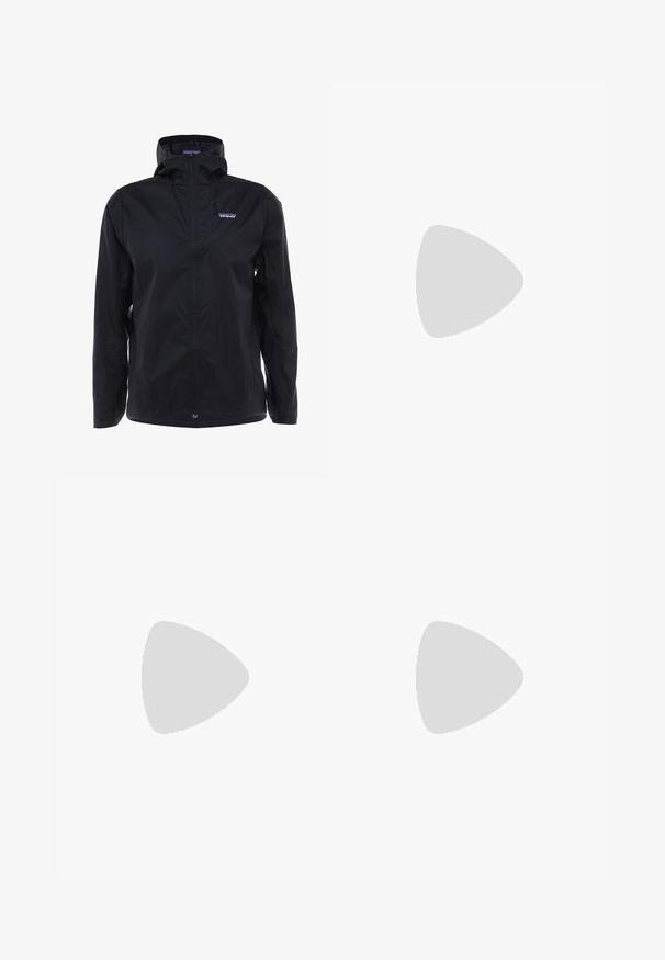 Sort vandtæt jakke med lynlås foran, justerbar hætte og et logo på den øverste venstre side. Letvægtsmateriale med en glat tekstur.; Columbia BAHAMA™ SHIRT - Skjorter - fossil; Beige cargo bukser med knaplukning, slim fit, sidelommer og et glat bomuldsblandingsstof. Ingen synlige mønstre eller accenter.; Brune vandtætte sneakers med en tekstureret overflade, perforerede akcenter, sort hælunderstøttelse og en grå gummisål. Snørebåndene er udsmykket med metalender.