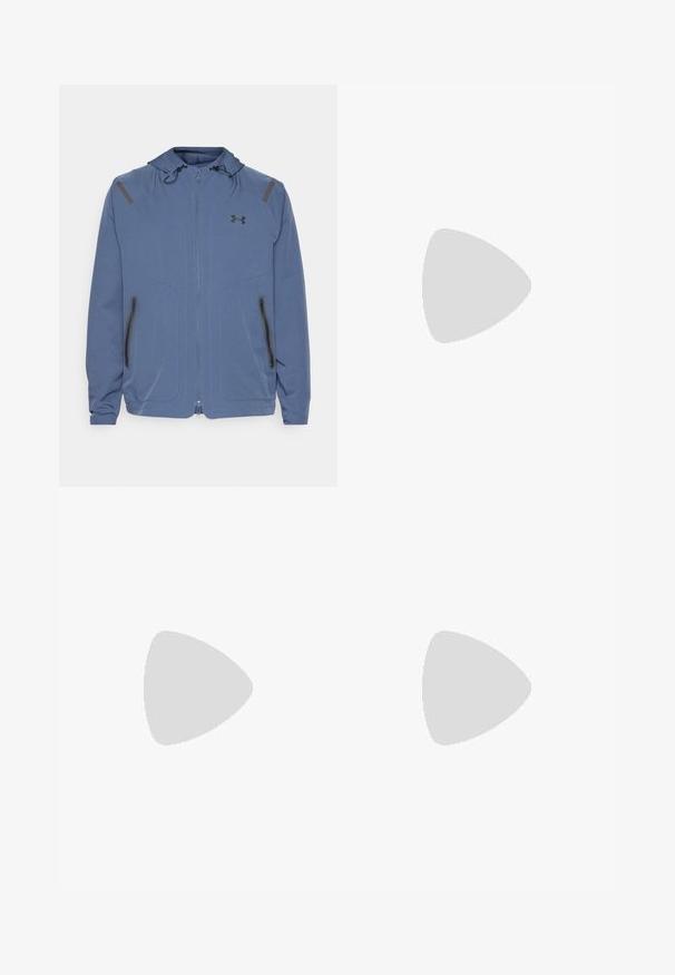 Blaue Kapuzenjacke aus synthetischem Material, mit einem Reißverschluss vorne, schwarzen Akzenten und zwei Reißverschlusstaschen an den Seiten.; Hellgrüner Hoodie aus weichem Stoff, mit einer Kängurutasche, Kordelzugkapuze und einem weißen PUMA-Logo auf der Brust.; Schwarze Sportleggings aus dehnbarem Material. Mit einem Kordelzugbund und einem kleinen reflektierenden Logo am rechten Oberschenkel.; Laufschuh in Weiß mit grauen Akzenten. Obermaterial aus Mesh, strukturierte Sohle und auffälliges "N"-Logo. Verfügt über einen gepolsterten Kragen und ein "Fresh Foam"-Label.