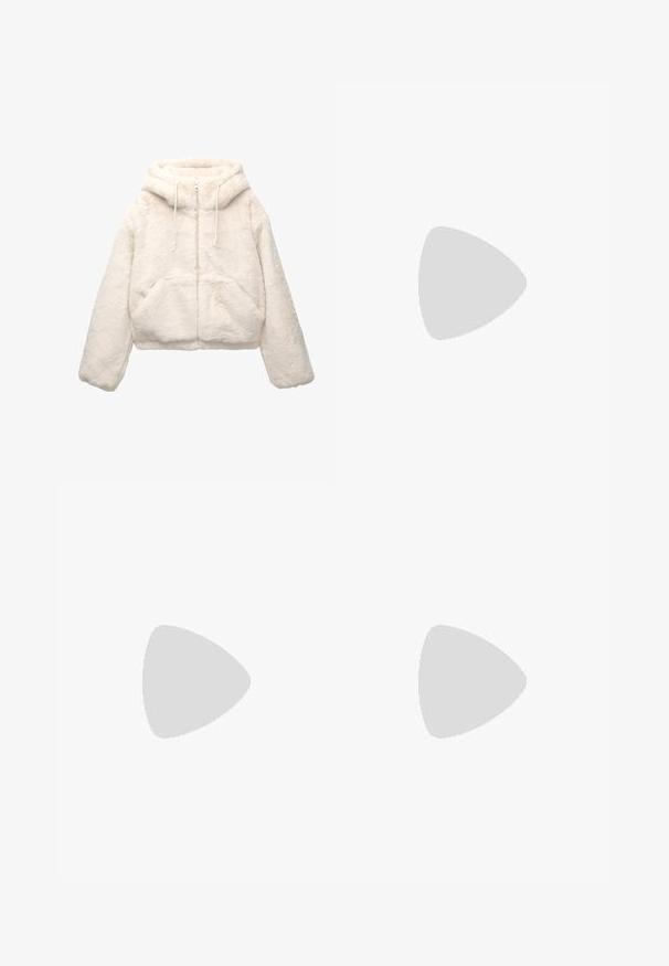 Rövidített, kapucnis dzseki puha, fehér műszőrméből, elöl cipzárral és két nagy zsebbel. A kapucnin húzózsinórok találhatók.; Fehér pamut póló kerek nyakkal és rövid ujjakkal. Jellemzője egy bordó nyomtatott címke design, amely "Fehér Rózsa" feliratot és kapcsolódó szöveget tartalmaz.; Kamuflázs mintás, könnyű nadrágok barna és zöld árnyalatokban. Jellemzője a rugalmas derékpánt, zsinór, és a szűkített boka.; Fekete csúszó szandál, két arany csattal, sima textúrájú anyagból, lapos talppal és minimalista dizájnnal.; Barna szintetikus kézitáska fényes felülettel, két elülső zsebbel, varrott részletekkel és két fogantyúval a hordozáshoz.