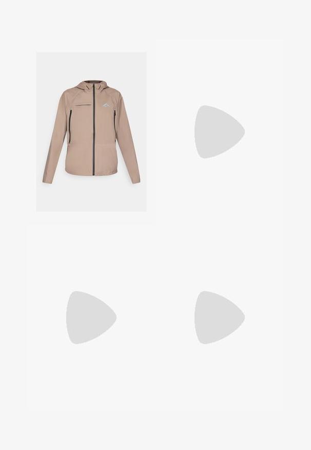 Kevyt beige takki, jossa on muotoiltu huppu, vetoketjukiinnitys ja taskut, sekä hillitty logoelementti. Sileä kangas, jossa on teksturoitua yksityiskohtaa.; Ruskea lyhytripsinen t-paita, joka on valmistettu sileästä kankaasta. Paita on pyöreäkauluksinen ja siinä on lyhyet hihat. Nike-logo on painettuna kauluksen sisäpuolelle.; Nike urheilusortsit ovat valmistettu kevyestä ja joustavasta ruskeasta kankaasta, jossa on joustava vyötärönauha ja sisäänrakennetut sisäshortsit. Edessä on pieni valkoinen logo.; Vaaleanbeige juoksukengät, joissa on teksturoitu verkkopinta, erottuvat oranssit raidat ja pehmeä pohja. Varusteena litteät nauhat ja tukeva kanta.