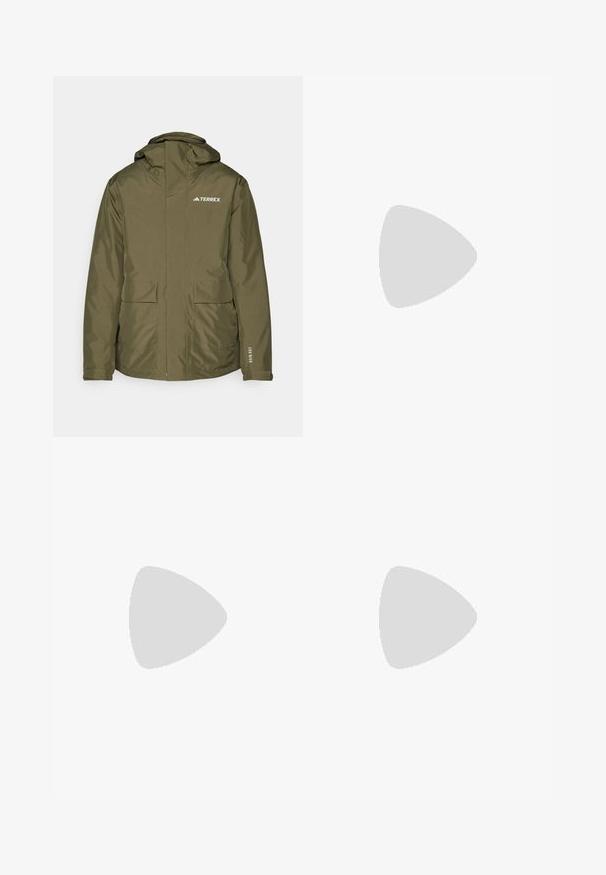 Olivgrön vattentät jacka med huva, två framfickor och elastiska ärmslut. Har "TERREX"-logotyp och texten "RAIN RDY" på ärmen.; Svart bomull t-shirt med en rund logotyp i mitten. Korta ärmar och design med rund halsringning med en jämn textur.; Ljusgröna cargo-byxor med elastisk midja, flera sidofickor och dragsko vid anklarna. Tillverkade av hållbart, texturerat tyg.; Vita atletiska skor med ovandel i mesh, grå detaljer, texturerad gummisula och dragflikar på hälen; har en snörningsdesign.