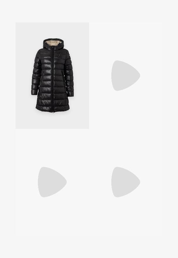 Doudoune noire avec un zip sur le devant, une capuche et deux poches latérales. Fabriquée en matériau brillant avec un motif matelassé et un design léger.; Haut à manches longues rayé bleu clair et blanc en coton doux, avec un col rond et un petit détail logo à l'ourlet.; Jupe plissée blanche avec une taille élastique noire portant le logo "LACOSTE". Design mi-long avec une texture douce.; Baskets en cuir blanc avec une épaisse semelle blanche, un accent en daim noir au niveau du talon et un logo embossé sur le côté. Design à lacets avec six œillets.