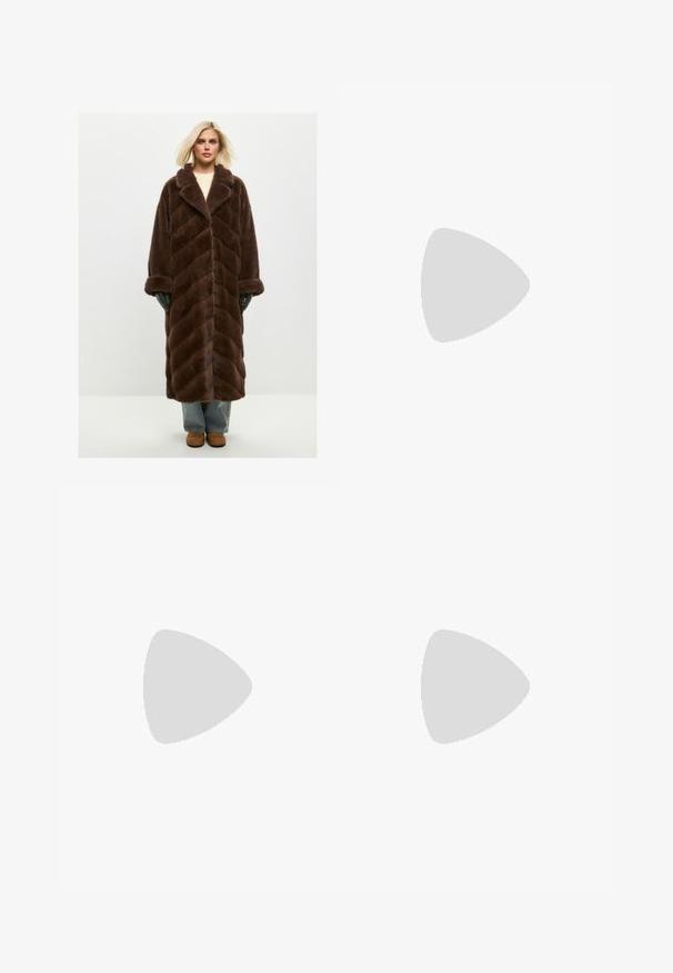 Cesare Gaspari BELTED - Wintermantel - brown; Weißer Hoodie aus weichem Material. Mit einer Kapuze mit Kordelzug, gesenkten Schultern und elastischen Bündchen. Einfaches, minimalistisches Design.; Weit geschnittene Hose aus leichtem beigen Baumwollstoff mit Knopfverschluss, dezent fransigem Saum und lockerem Schnitt.; Graue Wildleder- und Mesh-Sneaker mit einer dicken weißen und beigen Sohle, ausgestattet mit einem auffälligen weißen Logo und roten Akzentdetails.