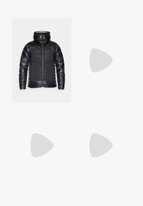 Schwarze Kapuzen-Pufferjacke mit glänzenden, gesteppten Ärmeln und Oberkörper, matten Vorderpanelen und mittigem Reißverschluss.; Langarmshirt aus grauem Stoff, mit Rundhalsausschnitt und einem weißen Grafiklogo auf der linken Brust. Glatte Textur und einfaches Design.; Braune Cordhosen mit einer strukturierten Oberfläche, ausgestattet mit einem schwarzen verstellbaren Gürtel, Seitentaschen und einer lässigen Passform. Die Hosen laufen zu den Knöcheln hin zusammen.; Olivgrüner Low-Top-Sneaker mit einer dicken cremefarbenen Sohle und weißen Schnürsenkeln, auf einem schlichten weißen Hintergrund präsentiert.