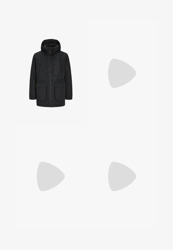 Zwarte geïsoleerde parka met capuchon, voorzien van een rits aan de voorkant, twee grote voorzakken en een gladde, matte textuur.; Zwarte katoenen T-shirt met ronde hals. Kenmerkt een beige rechthoekige grafiek en witte tekst, "JAWO," gecentreerd op de voorkant. Korte mouwen.; Beige denim jeans met een rechte pijpdesign, voorzien van vijf zakken, een ritssluiting en subtiele vervaging bij de zoom en bovenbenen.; Zwarte slip-on sneaker met een gestructureerde leren bovenkant, witte rubberen zool en geen zichtbare veters. Beschikt over het merkembleem aan de zijkant.