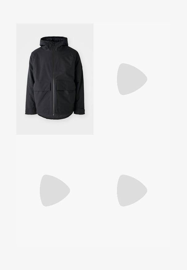 Jack Wolfskin TEMPELTOR - Žieminis paltas - black; Trumpas rankovės viršus šviesiai žalia spalva, pagamintas iš lygaus Audinio su užtrauktuko uždarymu, turintis apvalią dekoltė ir tekstūruotą dizainą ant rankovių.; Juodos krovinių kelnės, pagamintos iš lengvos, vandeniui atsparios medžiagos; turi elastingą juosmenį, kelis užtrauktukais uždaromus kišenes ir siaurėjančius šonus.; Žalios Hoka bėgimo sportbačiai su Gore-Tex viršutine dalimi, tekstūriniais akcentais, elastingomis raištelėmis ir storu smėlio spalvos padu su Vibram logotipu.