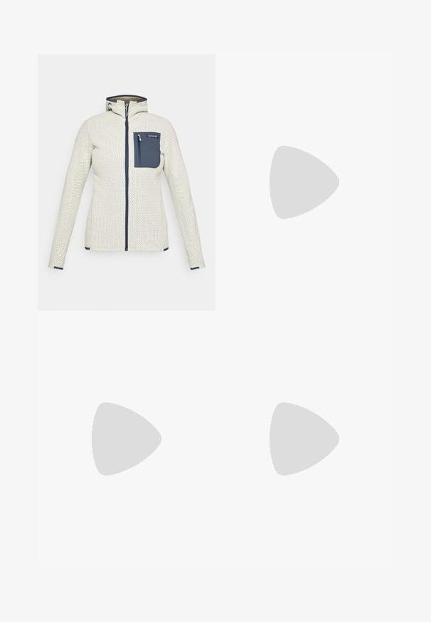 Krämfärgad jacka med textur, framsidig dragkedja, blå dragkedjeförsedd bröstficka och huva.; Långärmad vit bomulls t-shirt med rund hals och svart "patagonia"-logotyp på vänster bröst. Slät textur, klassisk passform.; Marina blå bomullsbyxor med rak bendesign, som har bälteshällor, två framfickor och knäppning med knapp. Inga synliga mönster eller accent.; Ljusbeige löparsko med mesh-övre, vadderad krage, framträdande "HOKA"-logotyp i guld, och tjock, vadderad sula för komfort.