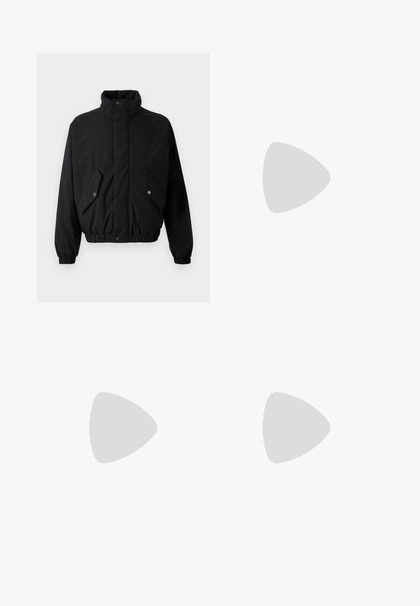 Casaco preto acolchoado com colarinho alto, botões de pressão, punhos elásticos e dois bolsos frontais. Apresenta um logótipo discreto no peito.; T-shirt de algodão branco com mangas curtas, decote redondo e um corte descontraído. Apresenta um design minimalista, sem padrões nem detalhes.; Calças pretas feitas de um tecido de algodão misto, com corte reto, cintura elástica com botão e sem padrões ou detalhes visíveis.; Sneakers Lacoste em preto e branco com parte superior em couro texturizado, apresentando um design com atacadores e uma sola de borracha branca. Usadas com jeans escuros.