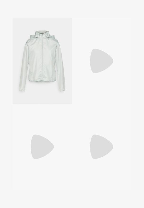 Ľahká, reflexná bunda v mentolovo zelenej farbe so zipsom po celej dĺžke, nastaviteľnou kapucňou a elastickými manžetami. Vyrobená z hladkého, vodeodolného materiálu.; Svetlozelené športové tričko s dlhým rukávom vyrobené z látky, ktorá odvádza vlhkosť. Na prednej strane sa nachádza čierne logo ASICS a malá grafika hory.; Šedé atletické šortky s vysokým pásom, vyrobené z hladkej, elastickej látky. Obsahujú ploché švy a priliehavý strih.; Beh zatrénér váh s ľahkým šedým priedušným zvrškom, krémovou medzipodrážkou, tmavosivými akcentmi a štýlovým, aerodynamickým dizajnom.