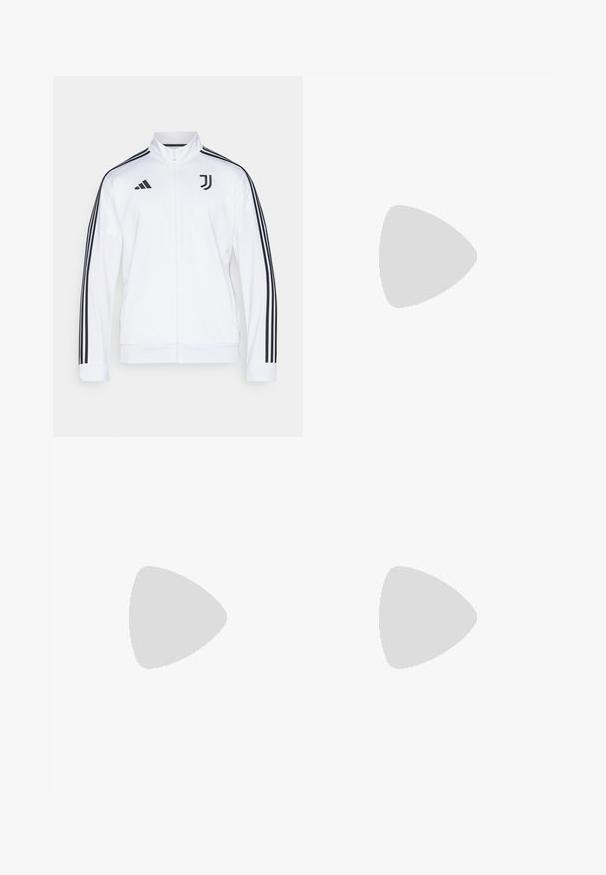 Hvid sportsjakke med lynlås og sorte striber på ærmerne, med Adidas-logo og Juventus-emblem på brystet. Glat stoffinish.; Hvid bomulds t-shirt med et sort og orange grafik med "TYSKLAND" tekst og et cirkulært design med en fodbold og striber.; Hvide atletiske bukser med en glat tekstur, der har sorte buede motiver på siderne og et sort logo nær taljen.; Hvid løbesko med sorte striber, neon grønne detaljer og en rød hæl. Har et let design og en struktureret sål for bedre greb.