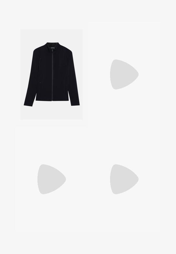 Melna zipa jakas ar augstu apkakli, izgatavota no mīkstas auduma. Iekļauj divas sānu kabatas un gludu, viendabīgu tekstūru. Vienkāršs dizains.; Tumši zilas krāsas bluza ar kapuci un garām piedurknēm, ar auklu apkaklē un ribotām piedurknēm un apakšmalu. Izgatavota no mīksta, strukturēta materiāla.; Melnas legingu bikses ar gludu tekstūru, augstu jostu un šuvju detaļām malās. Slim-fit dizains, piemērots dažādām aktivitātēm.; Melnas sporta kurpes ar sietu augšdaļu, strukturālām akcentiem un mīkstu zoli. Aprīkotas ar šņorēm un aizmugures cilpu vieglai uzvilkšanai.