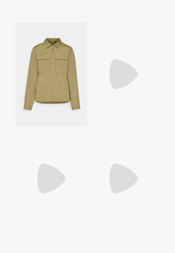 Veste légère couleur kaki avec zip à l'avant, deux poches poitrine, un col et un branding subtil. Tissu lisse avec finition mate et coupe ajustée.; Maillot de sport sans manches noir en tissu en maille, avec un col rond et le logo "Oakley" en blanc sur la poitrine.; Pantalons en tissu léger et respirant de couleur gris clair avec une taille élastique, des poches latérales et un passepoil gris contrastant le long des coutures. Design à coupe ample.; Baskets de sport noires avec une semelle épaisse, tige en mesh et synthétique, accents texturés et marque Vibram sur la semelle extérieure.