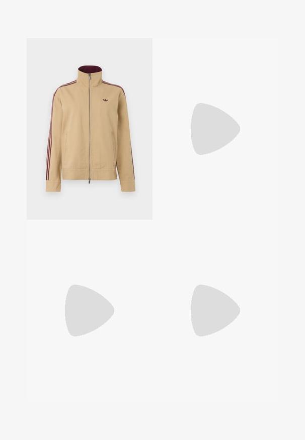 Beige Jacke mit hohem Kragen, Reißverschluss und zwei Taschen an den Seiten. Verfügt über maroon gestreifte Akzente an den Ärmeln und ein kleines Logo auf der Brust.; Braunes Baumwoll-T-Shirt mit kurzen Ärmeln und rundem Ausschnitt. Verfügt über das hervorgehobene "adidas"-Logo und das Trefoil-Emblem in einer passenden Farbe.; Weiße Jeans mit schmaler Passform, fünf Taschen und Knopfverschluss. Mit einem metallischen Logoakzent am Bund. Glatte Textur.; Braune Wildleder-Sneaker mit weißen Streifen, crèmefarbenen Akzenten und einer Gummischale an der Zehe. Verfügt über ein Schnürdesign und eine strukturierte Gummisohle.