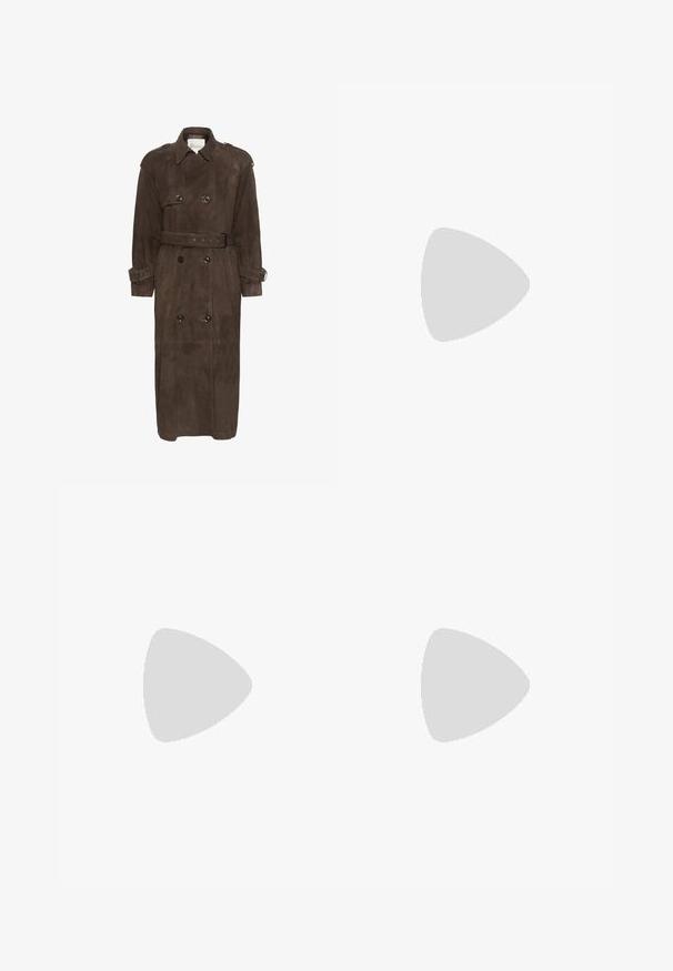 My Essential Wardrobe TARAMW SUEDE - Gabardina - delicioso; Falda de mezclilla azul oscura con diseño acampanado, que presenta costuras verticales y una textura suave. Sin herrajes o acentos visibles.; Tela de lino beige claro con un patrón texturizado, que presenta un detalle de costura y un bolsillo lateral. Acabado suave con un tejido sutil.; ALDO EMMALIE - Botines - black; Gafas de sol carey con un diseño geométrico de ojo de gato y lentes de color marrón. Presentan detalles en dorado y una textura de plástico suave.; Bolso de mano de cuero gris con dos asas, una correa desmontable, textura suave y un cierre metálico en la parte delantera. Forma redondeada y diseño minimalista.; Pendientes de stud con nudo dorado y un diseño en espiral, que presentan una textura suave y brillante y una forma redondeada.
