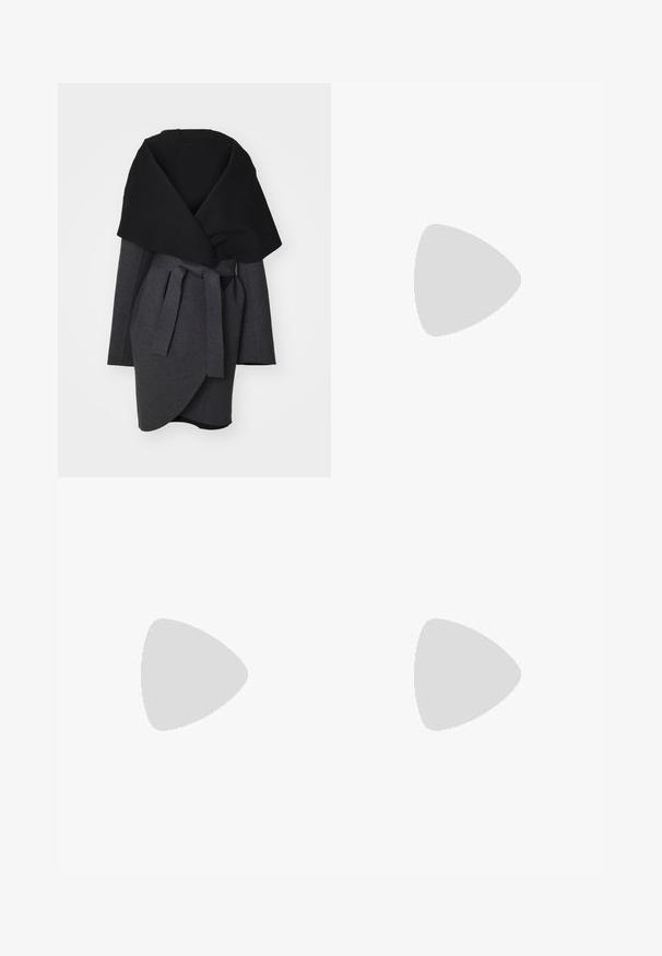 Norma Kamali SHAWL COLLAR COAT REVERSIBLE - Klassischer Mantel - dark heather grey/black; Alice + Olivia Cocktailkleid/festliches Kleid - black; Alice + Olivia PIERA ONE SHOULDER TWIST - Bluse - black; GIABORGHINI PERNI - Plateaustiefel - black