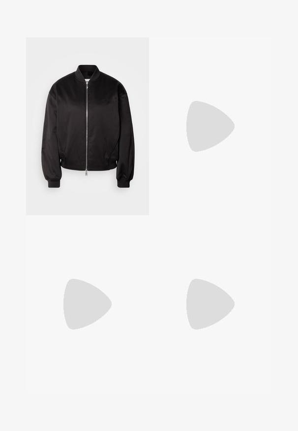 Calvin Klein Jeans Pilotska jakna - black; Svijetlosivi dukserica s laganim materijalom, koja ima trokutasti grafički uzorak s ružičastim sjajnim rubom i srebrnim tekstom. S manžetama i rubom od rebrastog materijala. Ležeran dizajn.; Crne traperice s visokim strukom i proširenim dnom, izrađene od denima, s kopčanjem na dugme, petljama za remen i bočnim džepovima. Glatka tekstura s minimalnim izblijedjenjem.; Crne tenisice s glatkom kožom i panelima od antilopa, ravne vezice, zaobljenim vrhom i bijelim gumeni potplat. Izraziti logo na peti.