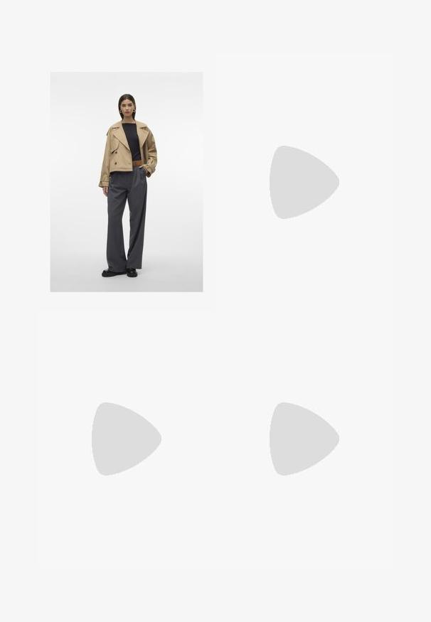 Beige gecropte trenchcoat met grote kraag, dubbelzijdig ontwerp, gecombineerd met slate grijze geplooide wijde broek en zwarte schoenen.; Zwarte, getailleerde camisole met verstelbare dunne spaghettibandjes, V-hals, naadloos ontwerp en een zachte textuur. Gemaakt van een zachte, rekbare stof.; Zwarte geribde fietsbroek met een hoge tailleband en het logo "ICIW" in wit op de bovenbeen. De stof lijkt zacht en rekbaar voor extra comfort.; Muntgroene sweatshirt, denim shorts en olijfgroene instappers. Zittend op een lichtgekleurde ladekast tegen een gestructureerde grijze muur.; Ronde, bruin getinte zonnebril met een glanzend bordeauxrood frame. Slanke pootjes met subtiele merkdetails. Vlakke lensontwerp.