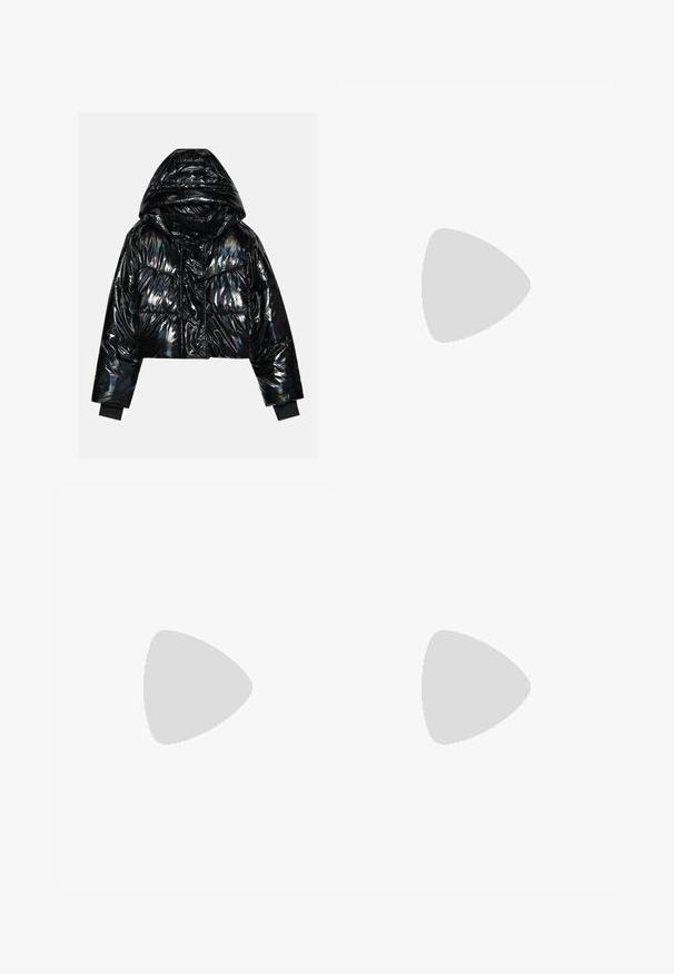 Even&Odd Talvejope - black; Musthave musta t-särk, millel on karu graafika ja tekst "EI NII NÄDALA, KUID MÄRG" paksult valgete tähtedega. Puuvillane materjal.; Heledad hallideega sinised teksad, millel on kõrge talje. Teksade jalgadel on lai alus, kaks rebitud kohta põlvede ümber ning klassikaline viie tasku stiil.; Jordan AIR JORDAN 1 MID SE - Kõrge servaga tossud - white/worn blue/sail/light brown