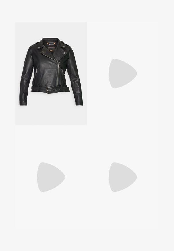 Schwarze Leder-Motorradjacke mit asymmetrischem Reißverschluss, Seitentaschen und Gürteldetail. Verfügt über silberne Beschläge und eine glatte Textur.; Schwarzer Rollkragenpullover aus einem glatten, dehnbaren Stoff; figurbetonte Silhouette, lange Ärmel, gerippte Bündchen und ein hoher Kragen.; Olivengrüner Rock aus Baumwollmischgewebe, mit elastischem Bund, zwei Vorderaschen und geradem Saum.; Schwarze Leder-Slingback-Pumps mit spitzem Schuhblatt, ausgestattet mit einem schlanken Absatz und einem goldfarbigen Akzent am verstellbaren Riemen. Glatte Textur.; Schwarze Lederhandtasche mit einem strukturierten Design, das eine verkürzte Form, einen oberen Griff und goldfarbene Hardware-Details aufweist. Verstellbarer Schulterriemen ist enthalten.
