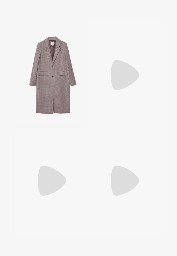Cappotto a quadri marrone e beige con colletto a revers, due tasche frontali e due bottoni, dotato di una fodera interna liscia.; Top bianco a maniche lunghe con scollatura a barchetta, texture a coste e tre bottoni argentati decorativi sul davanti.; Jeans in denim azzurro chiaro con taglio dritto, cinque tasche e accessori in tonalità rame. Il tessuto presenta una leggera scoloritura e una texture liscia.; Sneaker Adidas in suede blu navy con strisce azzurre, suola in gomma, linguetta sul tallone azzurra e logo dorato "Spezial" sul lato.