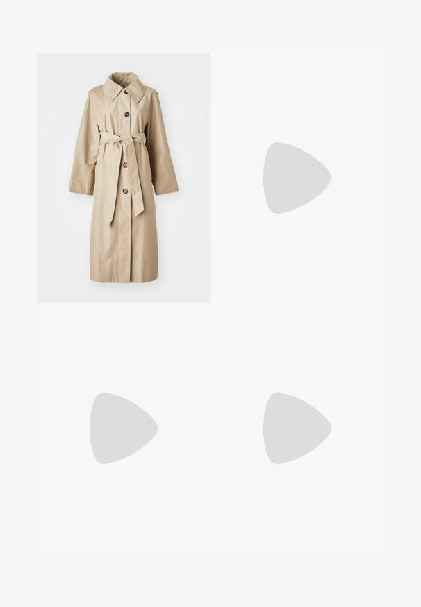 Beige trench coat made of smooth fabric, featuring a wide collar, four brown buttons, a belt at the waist, and long, loose sleeves.; Black cotton t-shirt with short sleeves, round neck, and side slits at the hem. Simple design, no visible patterns or embellishments.; Black wide-leg trousers made from smooth fabric, featuring a flat front, two side pockets, and a tailored waistband for a refined look.; Sport shoes with a white leather upper, gray suede toe, and three black stripes. Features a blue logo on the tongue and a textured rubber sole.; Black woven leather handbag with a rounded, spacious shape and a single braided handle. Textured surface with a distinctive pattern.
