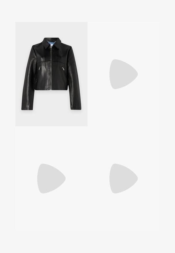 Schwarze Lederjacke im Cropped-Stil mit einem Reißverschluss, spitzem Kragen und zwei vorderen Reißverschlusstaschen. Glatte Textur mit minimalen Designdetails.; Schwarzes geripptes Tanktop mit Rundhalsausschnitt, breiten Trägern und einer glatten Textur. Enthält ein Etikett am Halsausschnitt.; Schwarz mit weitem Bein geschnittene Hose aus strukturiertem Stoff, mit einem Bund mit silberner Hardware und einem Knopfverschluss.; Stuart Weitzman EMILIA MARY JANE FLAT - Riemchenballerina - black