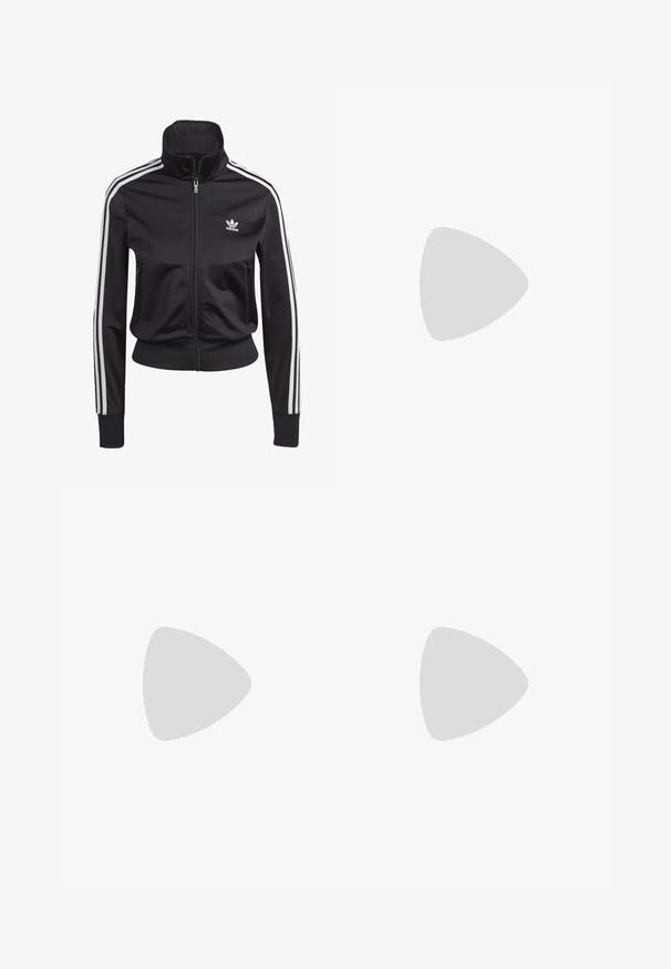 Giacca sportiva nera realizzata in tessuto liscio e leggero. Caratterizzata da un colletto alto, chiusura con zip e tre strisce bianche su ciascun maniche.; T-shirt nera in cotone con accenti bianchi sul collo e sulle maniche, caratterizzata da tre strisce bianche su ciascun spalla e un piccolo logo sul petto.; Jeans ampi in denim blu scuro con vita alta, tasche frontali e una texture liscia con sottili dettagli di cucitura.; Sneaker in pelle nera con tre strisce marroni, punta in gomma testurizzata, chiusura con lacci e suola piatta nera. Presenta un logo discreto sul tallone.