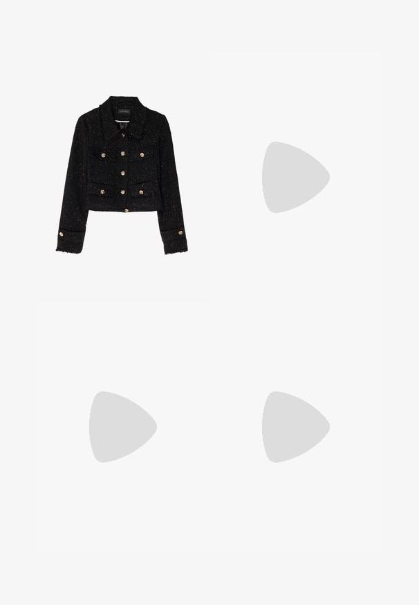 Anna Field Chaqueta fina - black; Suéter de cuello alto negro hecho de una suave tela de punto, con mangas largas y un corte ajustado, con un cuello y dobladillo de canalé.; Pantalones negros de pierna ancha hechos de una tela suave. Presentan una cintura plana con pasadores de cinturón y sin bolsillos visibles. Diseño sencillo.; Mocasines de charol negro con tacón plano, con un acento de borlas y superficie lisa, diseñados con una puntera redondeada y costuras sutiles.