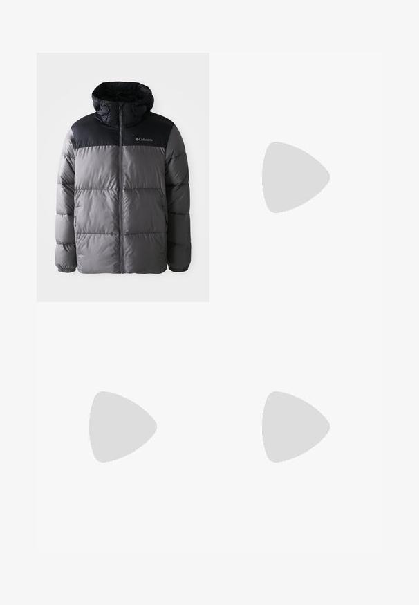 Kurtka puchowa w kolorze szarym i czarnym, z wysokim kołnierzem, pikowanym wzorem, zamkiem z przodu, regulowanym kapturem oraz logo Columbia na piersi.; Szara bawełniana koszulka z okrągłym dekoltem i krótkimi rękawami, z białym logo "Witopia" drukowanym na lewej stronie klatki piersiowej.; Czarne spodnie o szerokich nogawkach wykonane z tkaniny mieszanej bawełnianej, z zapięciem na guzik i prostym krojem z minimalnie widocznym szwem.; Srebrny but sportowy o gładkiej, błyszczącej powierzchni, z białym logo z boku, teksturowanymi szarymi sznurówkami i podeszwą z gumy.