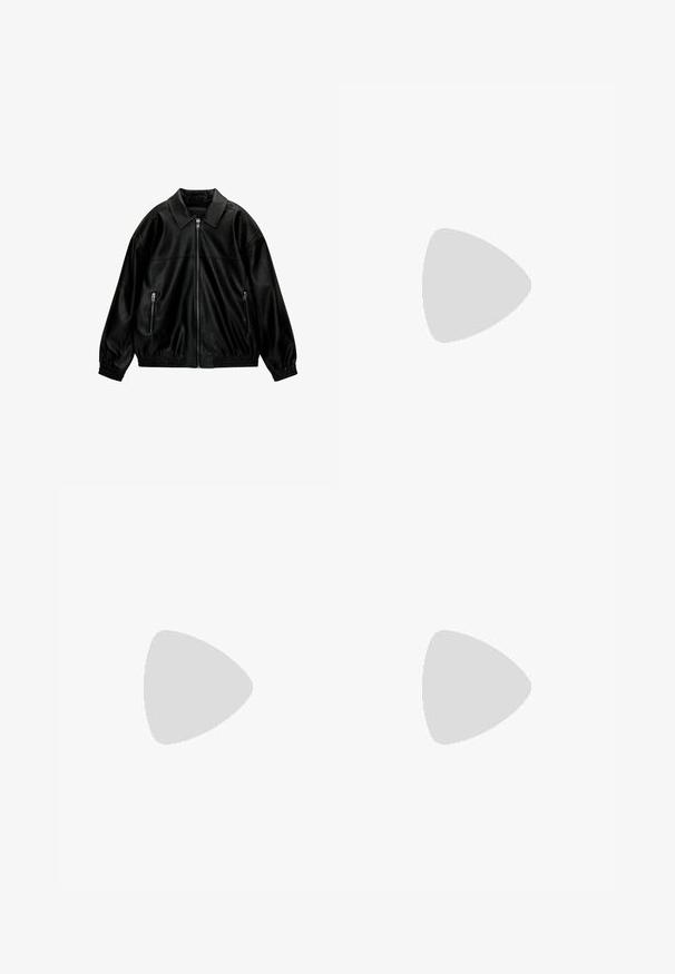 Zwart faux leren jack met een kraag, rits aan de voorkant en een elastische onderrand. Inclusief twee met rits gesloten handzakken.; Witte katoenen T-shirt met ronde hals en korte mouwen. Eenvoudig ontwerp, gladde textuur, geen patronen of accenten.; Wijd uitgesneden denim jeans van lichtblauwe katoen. Beschikt over een ritsopening, voorzakken en een vervaagde textuur met stikdetails.; Sportschoenen met een witte leren bovenkant, grijze suède neus en drie zwarte strepen. Bevat een blauw logo op de tong en een gestructureerde rubberen zool.; Zwarte geweven leren handtas met een gebogen vorm, voorzien van een stevige handgreep en een ritssluiting. Textuur met een glanzende afwerking.