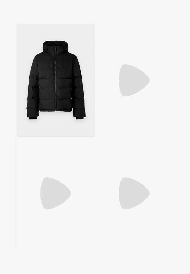 Must musta isolatsiooniga talvejope kapuutsiga, ees lukuga, külgedel lukkudega taskud ja reguleeritavad nöörid kapuutsil.; Valge lühikeste varrukatega T-särk, mis on valmistatud puuvillast. Mugav lõige ja ümmargune kaelus. Sile tekstuur ja ei mingeid nähtavaid mustreid või aksessuaare.; Heledad sinine teksapüksid otse sääre lõikega, viie taskuga disain, kulunud tekstuur ning klassikaline nööp-ja tõmblukk.; Meeste jooksujalats, millel on halli nahka ja võrgust segu, valged aktsendid, must kummist välistald ja kõrval logo detail.