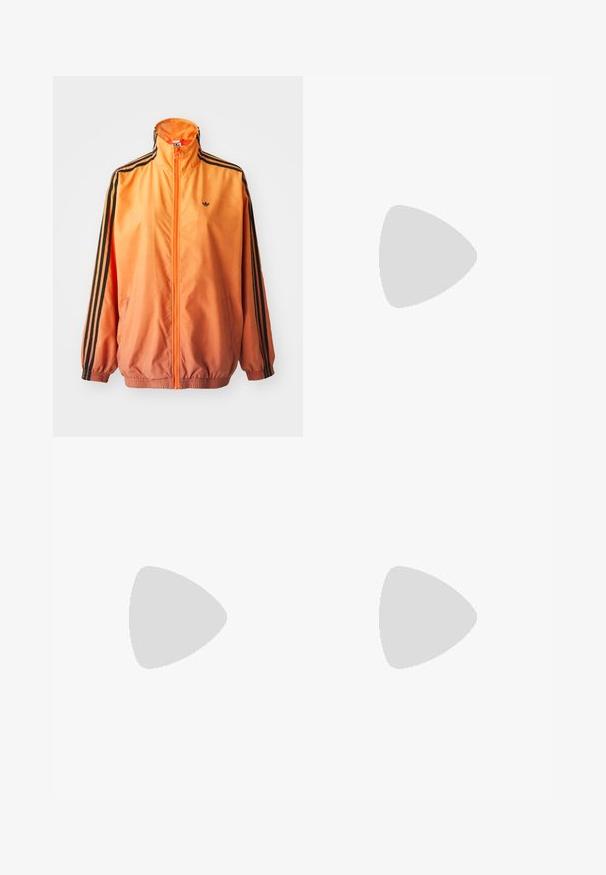 adidas Originals Chaqueta fina - multicolor/crew orange; Camiseta negra de manga corta hecha de una suave tela de algodón, con un escote redondo y un diseño ajustado. Minimalista, sin patrones visibles.; Pantalones ancho de gradiente naranja con una franja lateral negra, que cuentan con una cintura elástica y material ligero.; Zapatillas de correr de malla negras con tres rayas blancas, suela negra y un acento rosa en el talón. Combinan con pantalones naranja oscuro y burdeos.; Bolso bandolera sintético negro con un patrón geométrico, que incluye un logo central y ribete amarillo. Incluye una correa de hombro marrón.; Pendientes de aro color dorado, delgados y redondos, con un acabado metálico suave y sin adornos ni patrones.