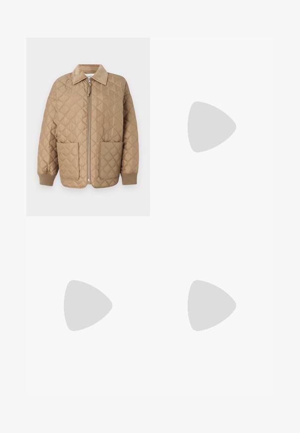 Veste matelassée marron clair avec un col en velours côtelé, fermeture éclair à l'avant et deux grandes poches plaquées. Poignets côtelés et texture douce tout au long.; Sweat à capuche gris en tissu mélangé coton, avec une poche kangourou, des cordons de serrage et un logo blanc sur la poitrine. Poignets et ourlet côtelés.; Haut à manches longues blanc avec une texture côtelée, présentant un décolleté en V profond et une coupe ajustée. Fabriqué en un matériau lisse et extensible.; Pantalons en denim bleu clair à jambes larges avec plis, taille élastique et finition délavée. Présente une coupe droite et des ourlets finis.; Baskets blanches en matériau synthétique lisse, avec un bout arrondi, un design à lacets, une semelle plate et des détails perforés discrets.
