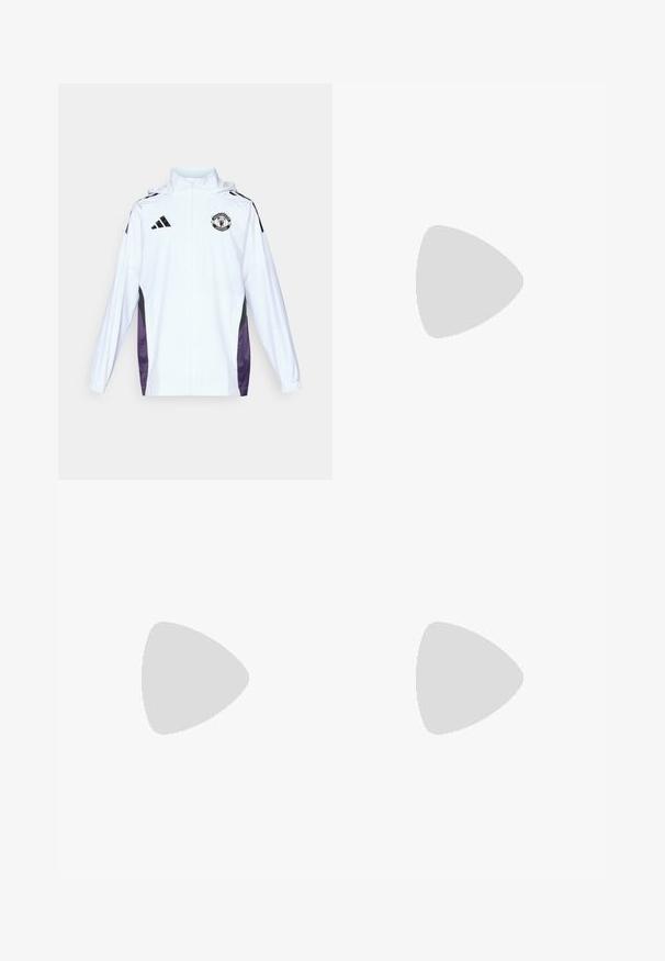 Weiße Zip-up-Jacke mit schwarzen und lila Seitenpaneelen. Mit Adidas-Logo und Manchester United-Wappen auf der Brust. Leichtes Material.; Weißes Sporttrikot mit schwarzen Adidas-Streifen, Manchester United-Logo auf der Brust, blau-lila Farbverlauf an den Seiten, aus leichtem Material gefertigt.; Schwarze sportliche Jogginghosen mit elastischem Bund, seitlichen Reißverschlusstaschen und weißen Adidas-Streifen an den Seiten. Mit einem Logo auf dem Oberschenkel.; Weiße Sportschuhe mit einem strukturierten Mesh-Obermaterial, einer stützenden gepolsterten Sohle und einem drei Streifen-Design an der Seite.