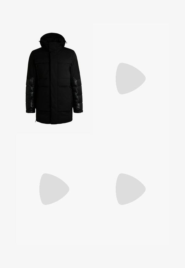 BOSS J_EAMS - Donsjas - black one; Zwarte korte mouwen T-shirt van een gladde katoenmix, met een ronde halslijn en een minimalistisch ontwerp zonder patronen of accenten.; Zwarte denim jeans met een rechte pijp, vijf zakken en subtiele vervaging aan de voorkant. Met knoopsluiting en riemlussen.; Zwarte leren herenschoen met een metalen design en een lage hak, weergegeven vanuit de zijkant op een witte achtergrond.