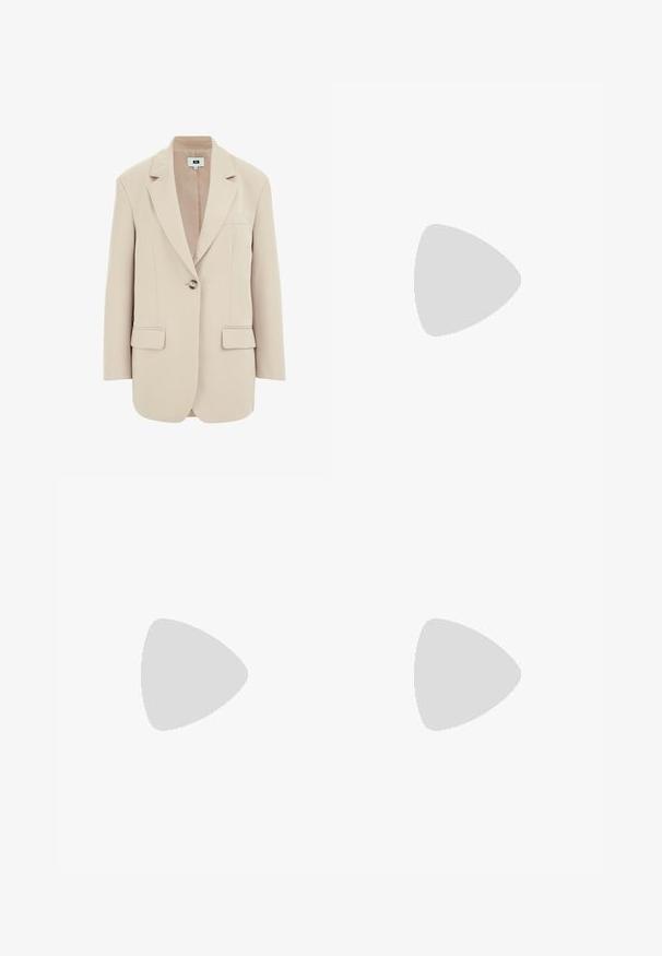 Blazer beige con un corte estructurado, solapas de muesca, cierre de un solo botón, dos pockets frontales y una tela suave y texturizada.; Tela texturizada beige con suaves caídas, que presenta dos cuerdas atadas adornadas con cuatro cuentas redondeadas color crema en los extremos.; Sandalias planas amarillas con parte superior de cuero sintético texturizado, diseño de tira para el dedo del pie y correa en el tobillo con una pequeña hebilla. Forma de puntera cuadrada, estilo minimalista.; Gafas de sol negras estilo cat-eye con lentes degradados, montura gruesa y brazos rectos. Presenta un logo discreto en las patillas.; Bolso de mano de cuero marrón con un diseño fruncido, correa de cadena dorada y un acabado suave y texturizado. Forma compacta adecuada para uso nocturno.