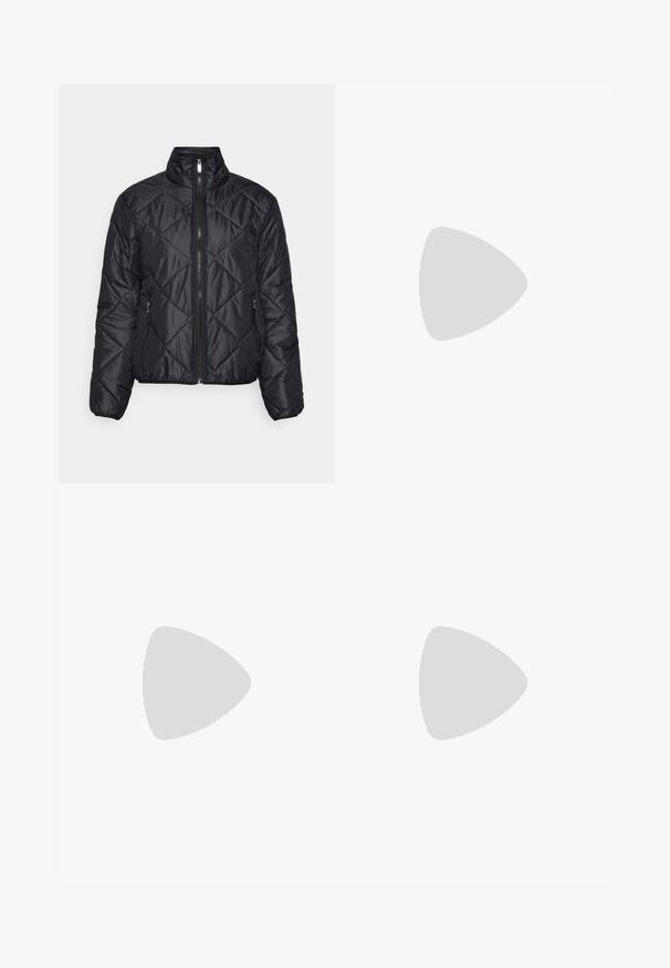 Giacca a vento nera trapuntata con collo alto, chiusura frontale con zip e due tasche laterali. Materiale leggero con una texture liscia.; Polo bianco con maniche corte, colletto e pattina con bottoni frontale. Accenti neri sulle maniche e cuciture laterali. Tessuto morbido e liscio.; Pantaloni bianchi in misto cotone con una vestibilità rilassata, gamba dritta, tasche anteriori e chiusura con un singolo bottone in vita.; Scarpe sportive bianche con tomaia in mesh testurizzato, dettagli in argento e una suola leggera con piccoli tacchetti per la trazione, etichettate "ULTRA FLIGHT."