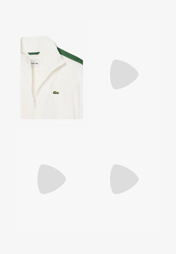 Hvit zip-up jakke med grønne nettingdetaljer på skuldrene og en liten grønn krokodillelogo på brystet. Lett materiale.; Ermeløs atletisk topp i olivengrønn, laget av glatt, lett materiale. Har en svart Reebok-logo og rund hals.; Hvite joggebukser med elastisk midje, prydet med grønne og blå siderander. Myk stoffkvalitet med tapered ankeldesign.; Lacoste idrettssko i mørk grønn og svart med hvit merkevare. Har glatt syntetisk materiale, teksturerte snørebånd og en skumgummi såle.