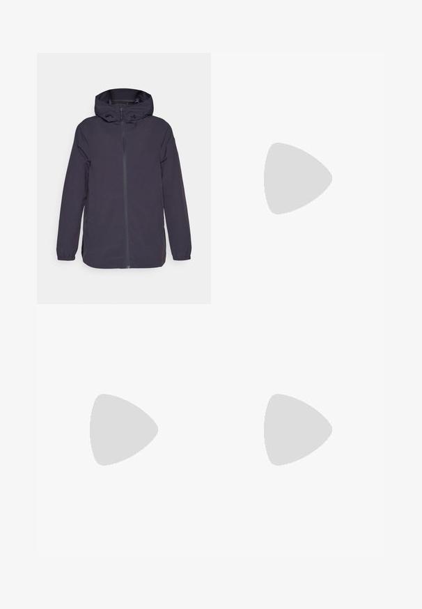 Mørk lilla utendørsjakke med hette, glidelås, elastiske mansjetter og sidelommer. Glatt, vannavvisende stoff med minimalistisk design.; Langermet mørkegrå skjorte med grafikk av røde trær og fjell; "COLUMBIA" logo i fet hvit tekst. Mykt stoff, standard rund hals.; Herre utendørsbukser, mørkegrå, laget av fleksibelt materiale, med belte, glidelåslommer og forsterkede sømmer.; Svart terrengløpesko med mesh-overdel og gummisåle. Har teksturerte overlegg, forsterket tåhette og merkevarelogo på hælen.