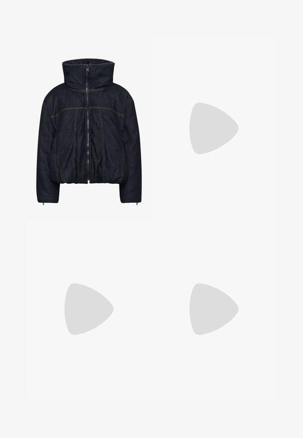 Gestuz RINOVA PUFFER - Žieminė striukė - dark blue unwashed; Balta medvilnės tank top marškinėliai su raštuotu paviršiumi, be rankovių dizainas ir apvali iškirptė. Ant kaklo yra etiketė su užrašu "WEEKDAY."; Mėlyni tiesaus kirpimo džinsai su priekinėmis kišenėmis, varinėmis išvaržomis ir matomu siuvimu, rodomi prieš baltą fono.; Juodi bėgimo bateliai su tinklelio viršumi, paminkštintu apykakle, sintetiniais akcentais ir tekstūruotu padu su matomais amortizacijos elementais.; Juodos didelės saulės akinių su ovaliais objektyvais, lygia plastiko rėmeliu ir aukso akcentais ant šventyklos. Tamsūs objektyvai suteikia apsaugą nuo saulės.