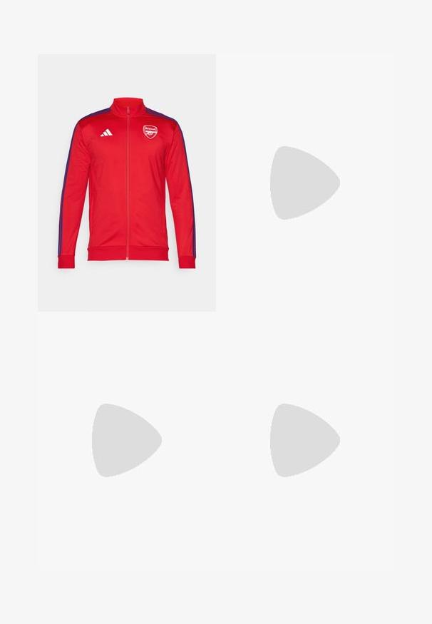 Rød lynlåsejakke med høj krave; har blå sidestriber og et hvidt Arsenal-logo på brystet. Fremstillet af glat, let materiale.; Rød bomulds T-shirt med et hvidt tre-stribe logo og "BAYERN MÜNCHEN" i blå. Rund hals og korte ærmer, enkelt design.; Røde sweatpants med elastisk talje, hvide sidelister og logo-detaljer på hoften og nederste ben. Lavet af blød stof med ribbet manchetter.; Sorte atletiksko med en tekstureret mesh-overdel, hvide accentstriber, en polstret sål og en forstærket hæl for støtte.