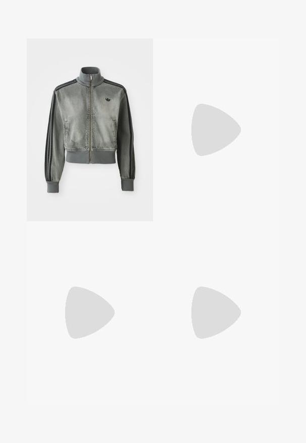 Pelēks sporta žakets ar rāvējslēdzēju, augstu apkakli, ribotām aprocēm un apakšmalu, melnām svītrām uz piedurknēm un nelielu melnu Adidas logo uz krūšu.; Trīs īsām piedurknēm T-krekli melnā, pelēkā un baltā krāsā. Izgatavoti no kokvilnas, ar apaļu kakla izgriezumu un vienkāršu, viendabīgu krāsas dizainu.; Brūni sporta bikses ar ribotu faktūru, elastīgu jostasvietu un tirkīza sānu svītrām. Priekšpusē ir adidas logo.; Brūni zamšādas sporta apavi ar rozā svītrām un logo, ar teksturētu virsmu, šņorēšanas aizdari un gumijas zoli.