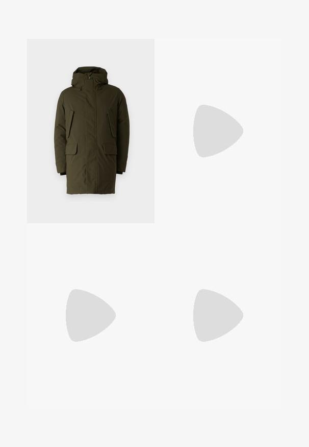 Oliven grøn parka med hætte, der har lynlås og knaplukning, to forreste lommer med klap og strukturstof til isolering.; Sort langærmet t-shirt lavet af bomuld, med rund halsudskæring og et lille grønt broderet krokodillelogo på venstre bryst.; Marineblå bukser lavet af glat stof, der har et lige ben-design, bælteløkker og en knaplukning med lynlås.; Lacoste sneakers i mørkegrå med mesh og syntetisk materiale, udstyret med en tekstureret sål og brune accenter på kraven og brandingen.