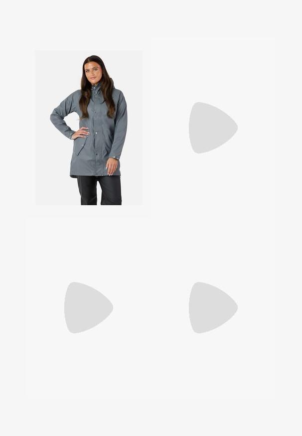 Swedemount VÄDERÖARNA szary; Czarna, długa koszulka sportowa z długim rękawem, wykonana z gładkiego, elastycznego materiału. Posiada białe logo na piersi. Dopasowany krój z okrągłym dekoltem.; Czarne szorty wykonane z elastycznej tkaniny o dopasowanym kroju. Posiadają szeroki czarny pas z napisem "TECHFIT" oraz biały logo na nodze.; Białe buty sportowe z oddychającą siateczką, teksturowanym wzorem i lawendowym akcentem. Mają miękką podeszwę z zielonymi detalami na podeszwie.