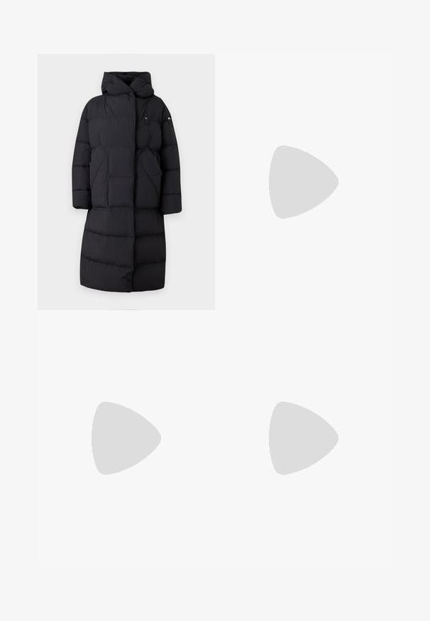 Blauer RUTH - Πουπουλένιο μπουφάν - nero; Μπλούζα φανέλα από βαμβάκι με οριζόντιες ναυτικές ρίγες σε λευκό φόντο. "Tommy Hilfiger" κεντημένο με καλλιγραφικά γράμματα στο στήθος. Στρογγυλή λαιμόκοψη.; Κοντή πλισέ λευκή φούστα με μαύρη ελαστι�κή ζώνη που φέρει το λογότυπο "LACOSTE". Σχεδίαση μεσαίου μήκους με μαλακή υφή.; Λευκά δερμάτινα αθλητικά παπούτσια με χοντρή λευκή σόλα, μαύρη σουέτ λεπτομέρεια στην φτέρνα και ανάγλυφο λογότυπο στο πλάι. Σχέδιο με κορδόνια και έξι θηλιές.