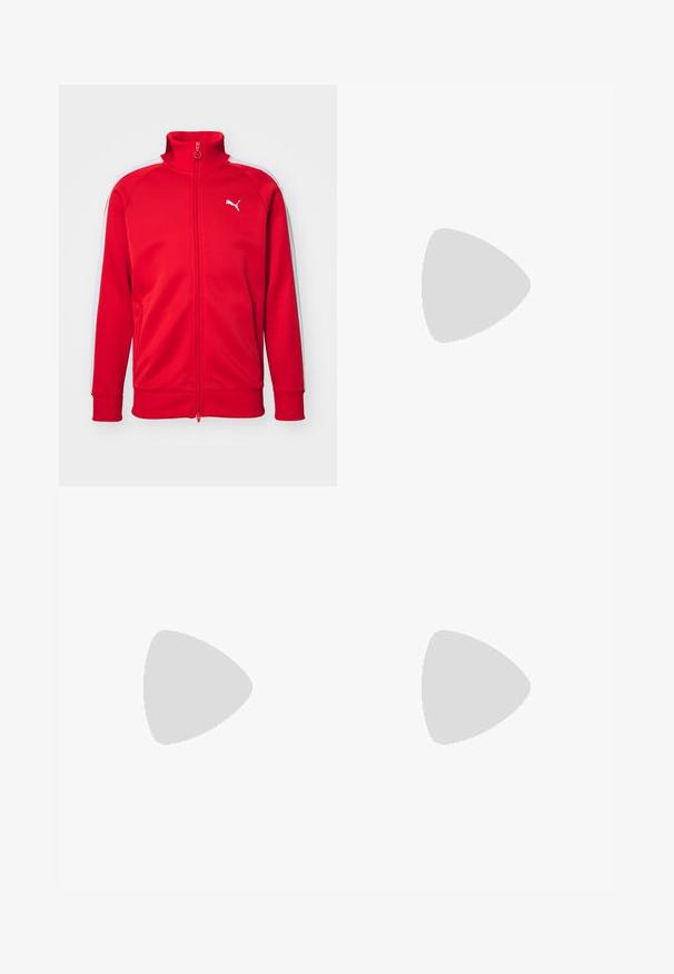 Rød zip-up træningsjakke med høj krave, hvide sidelister, ribbede manchetter og et lille hvidt logo på brystet. Glat stofstruktur.; Rød kortærmet T-shirt med et geometrisk sort mønster, rund halsudskæring og et grønt emblem med et hvidt logo på brystet.; Sorte bukser lavet af holdbart stof, med et lige ben-design, en talje med bæltesløjfer og sømme for ekstra struktur.; Puma sneakers i hvid og sort ruskind med en brun gummisål. Bæres med hvide sokker med et sort logo og mørke bukser.; Guldkæde med store sammenflettede led, der har en cirkulær vedhængdetalje i midten med et forhøjet emblem.